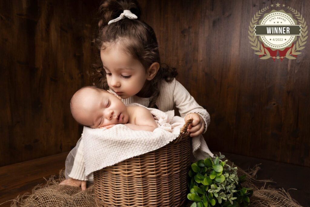 denicolo fotografie baby newborn shooting studio nürnberg award afns geschwister braun grün kuss